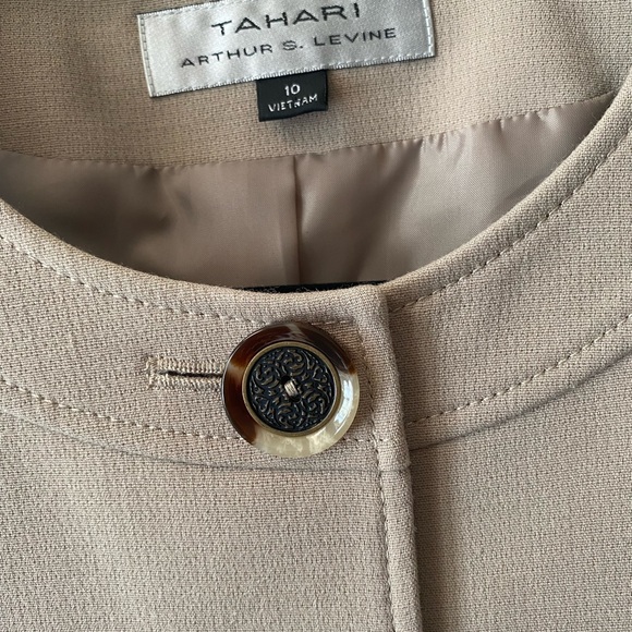 Tahari Blazer Jacket Sz 10 Fully Lined Darting Oversized Buttons - Picture 7 of 12